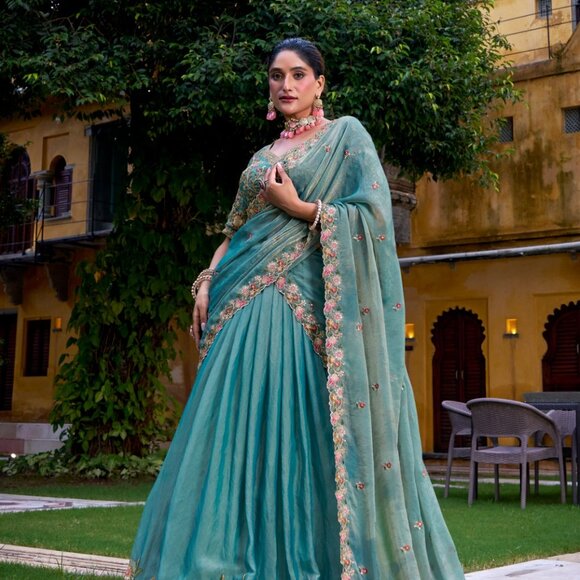 Lehenga Choli - Picture 5 of 6